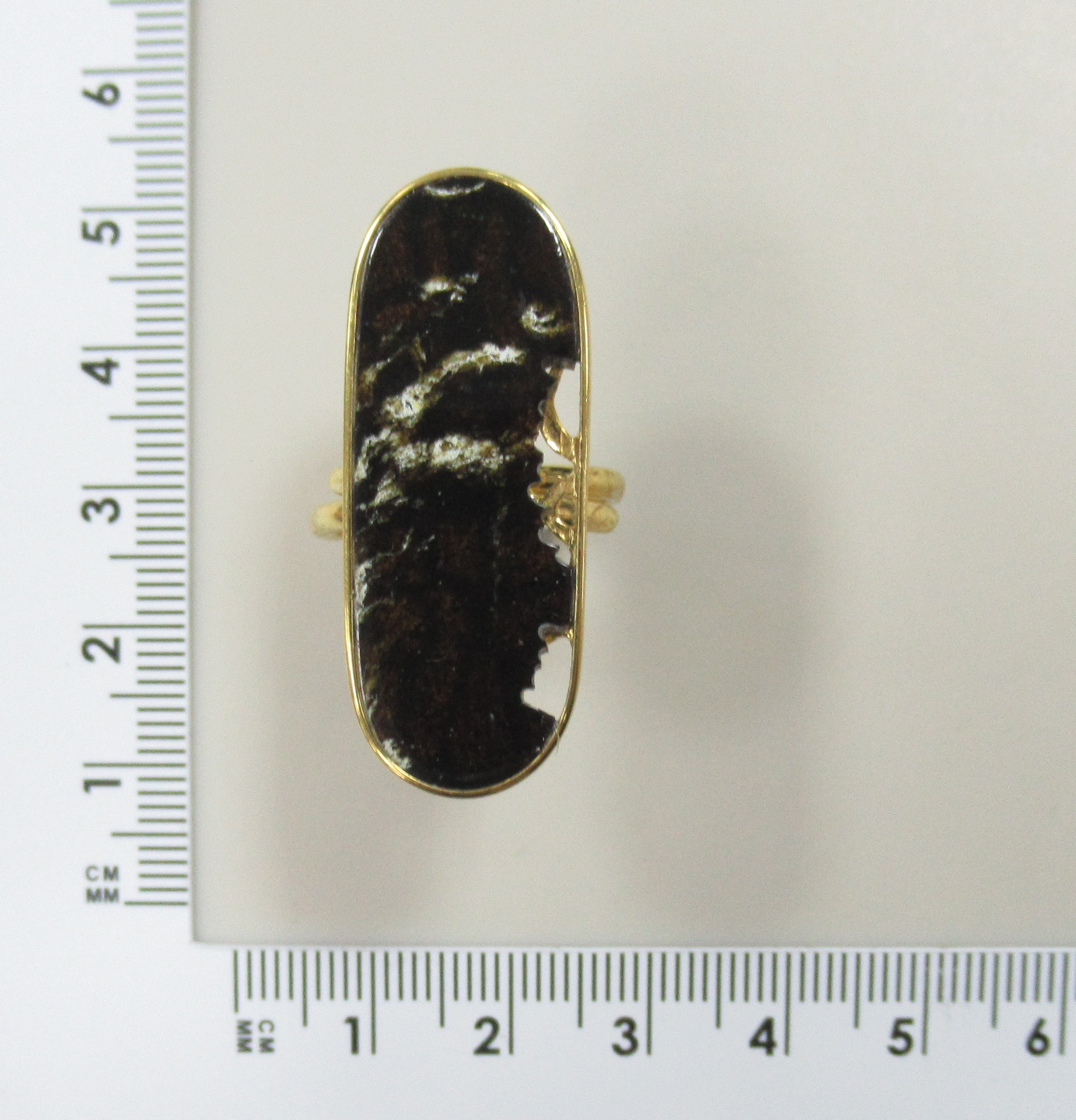 Серебряное кольцо с янтарем